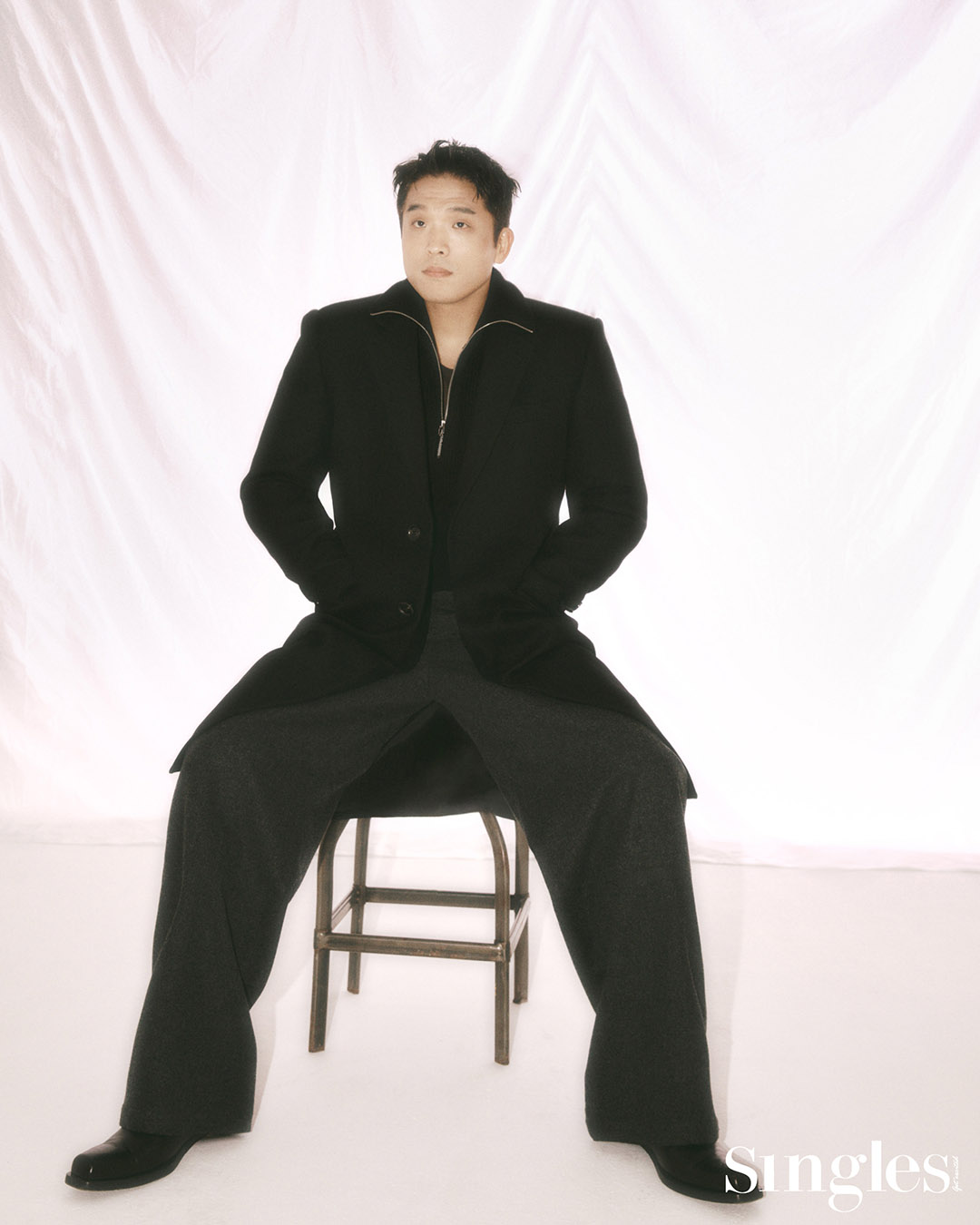 셀럽, 셀럽 화보, 싱글즈 화보, 준지, 아미, 질샌더 by 지 스트리트 494 옴므, 베르사체